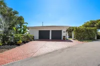 Luxury 3 Bedroom Private Home Walk to Beach Hotels in Juno Beach