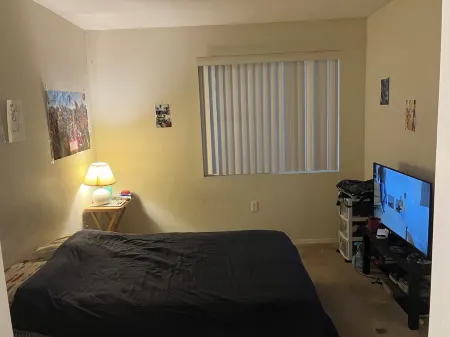 750 sq ft, carpeted, futon. Отели рядом с достопримечательностью «Парк Ричард Фаи Виллидж Грин»