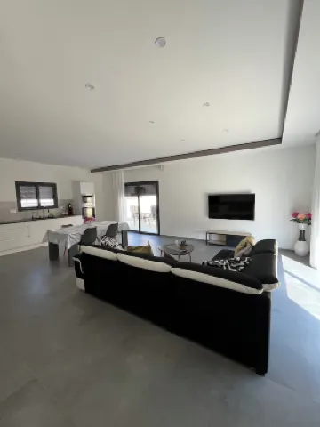 Complete 4-bedroom villa Hotels in Les Tourrettes