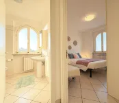 Cozy Escape by the Sea, 200m. from the beach โรงแรมใน