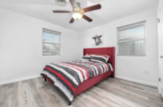 Charming 3/2, 2 Miles to BSW, Walk to Shopping- Temple, TX