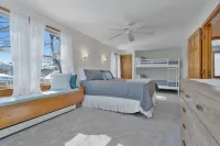 "Tide Vibes" at Ferry Beach - a 4 Bed/3 Bath Spacious Retreat for 13!