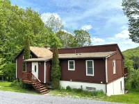 Charming 3-bedroom house in the Catskills. Pet friendly with fantastic views