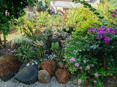 Charming 2-bedroom apartment with WiFi, AC in lovely St David's Hotels in 