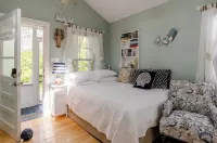 Charming Pine Point OOB Beach Cottage Tiny House, Steps away from the beach Hotels near Scarborough Lobster