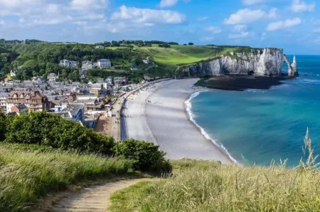 Maison Centre Etretat Avec Parking et Jardin Animaux Acceptés Отели рядом с достопримечательностью «Этрета»