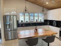 Beautiful Waterfront Retreat