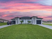 Charming 3-bedroom house in delightful Lehigh Acres with WiFi, AC