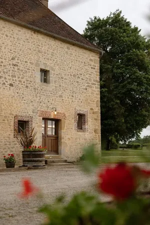 Cozy cottage for two on the prestigious Courtomer Estate — pets welcome!