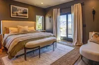 Moonrise Ridge, a Contemporary Luxury Mountain Home set in Paradise Valley! Hotels in Emigrant