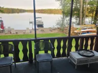 Charming 3-bedroom house with lake front access near boat launch in Laona. Ξενοδοχεία στην πόλη Forest County