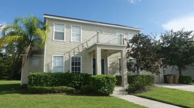 Big house with private pool near to Dinsey and other theme parks Hotel dekat Publix Super Market at Village Shops at Bellalago