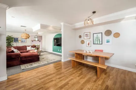 LARGE Family Home Ideal for Groups- Boho