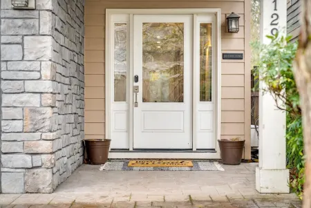 Gorgeously Designed Entire Home! Отели в г. Хазел Делл Север