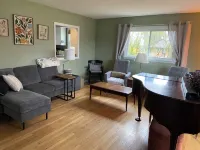 3-bedroom 1.5 bathroom house in Indiana, PA with WiFi, central AC/heat. Hotels in White Township