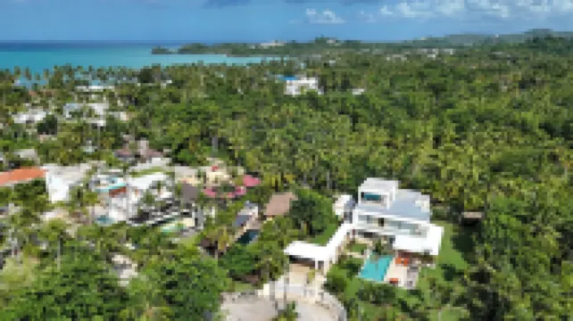 Casa Sirenas at Las Terrenas: Spacious 6-bedroom for 14 pax villa close to beach