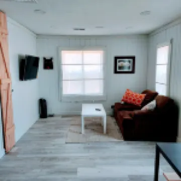 Minimalist Mtn Living- Pets Welcome (30+ Days)