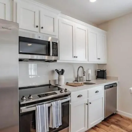 Fantastic studio in Leinkauf Historic District!