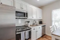 Fantastic studio in Leinkauf Historic District!