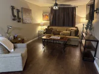 Welcoming 2-bedroom house with HVAC in  Clarendon with large lot and court yard Hotels in Clarendon