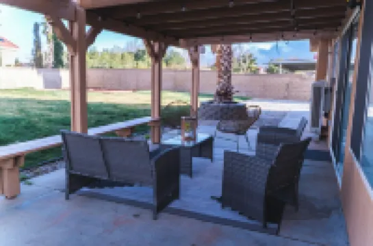 The Diamond in Quartz Hill/ Lancaster