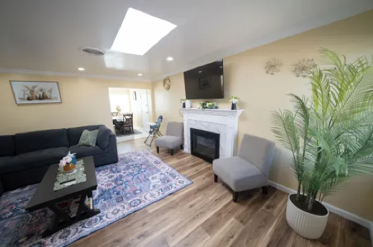 3-bedroom house in charming Marina with WiFi