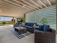 Long Beach Bungalow-3Br/2 bath Hotels in Long Beach