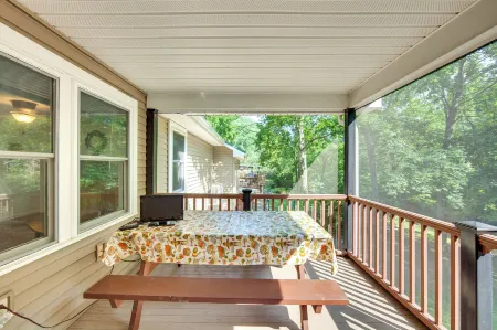 Quaint Elysburg Cottage Walk to Knoebels Resort!