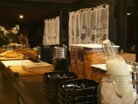 1770 Beachside Backpacker Hotels in 