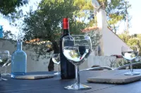 L'Olivier: 5 Min from the Sea, an Enclosed Terrace on the Edge of the Forest.