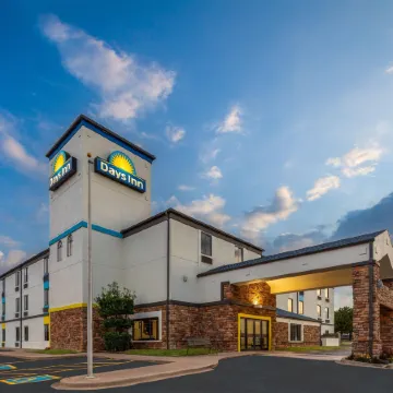 Days Inn by Wyndham Tulsa Central
