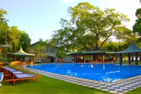 Hotel Sudu Araliya - Pools