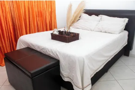 Cozy Studio Room to Rent in Johannesburg City Отели в г. Брайанстон