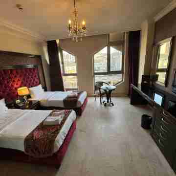 Queens Suite Hotel Rooms