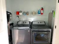 Blue Door Walk to Avondale Dog-friendly w Yard - Homestays