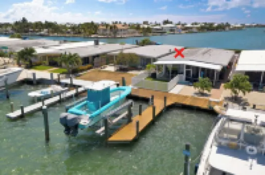 Open Water Paradise 2/2 Half Duplex in Key Colony Beach at Marathon, FL Hotels in Key Colony Beach