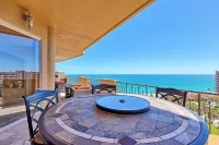Luxurious 2-Story Oceanview Penthouse w/PVT Hot Tub/Theater Room120” 4K screen