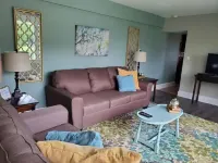 Wyatt's Country Home - King Bed!