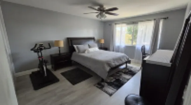 Cozy 2-bedroom condo with WiFi, AC in lovely Lake Forest.