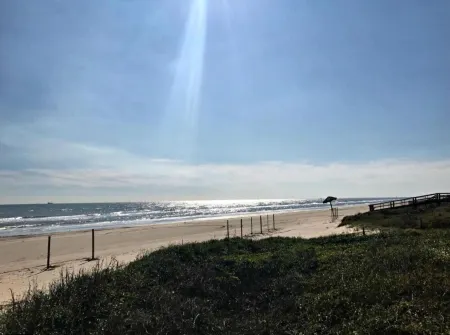 Wait 'n Sea - STR25-000243: Unwind with the Family at This Peaceful Getaway