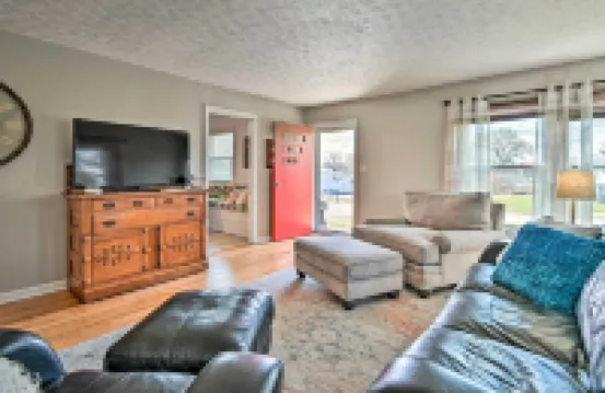 Charming Cave City Vacation Rental w/ Fire Pit!