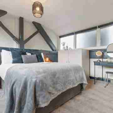 Cosy Mezzanine Apartment Leeds City Centre Rooms