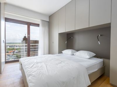 Spacious apartment on the seafront