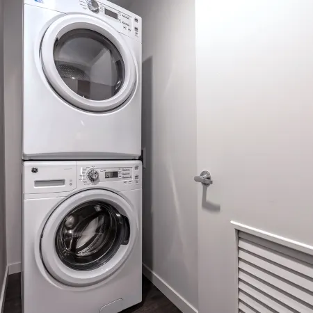 1BR + Den | Gym, Rooftop  | Bellevue | Sophari C