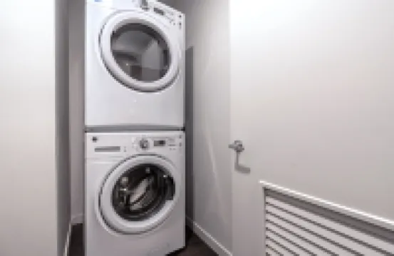 1BR + Den | Gym, Rooftop  | Bellevue | Sophari C