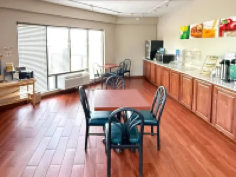 Quality Inn & Suites Thomasville Hotels in Davidson County