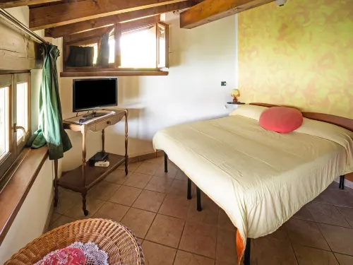 Cottage in Parole near Forest and Lake