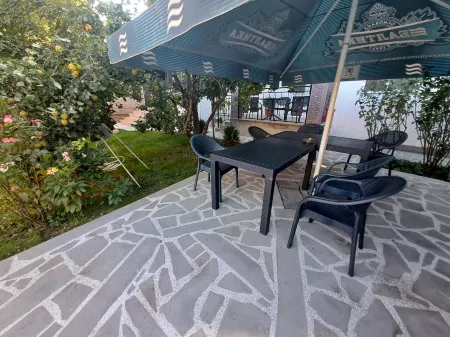 Guest House "AKHALTSIKHE" Отели рядом с достопримечательностью «Крепость Рабат»