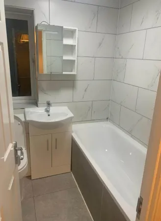 2 Bedroom House - Sleeps 5 - Free Parking Wifi Отели рядом с достопримечательностью «Osterley»