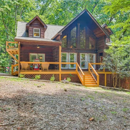 North Georgia Cabin w/ Hot Tub & Community Perks!
